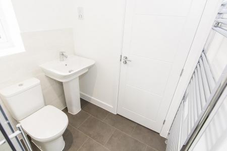 En-Suite (Photo Two)