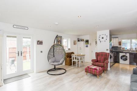 Open Plan Living & Dining Photo Two