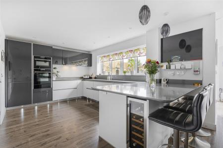 Breakfast Kitchen/ Dining & Garden Room