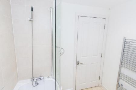 Family Bathroom (Photo Two)