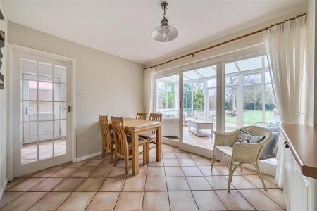 Dining Kitchen Photo 3