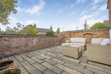 Private Walled Seating Area