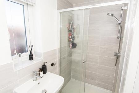 En-Suite ( Photo Two )