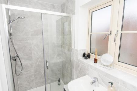 En-Suite (Photo Two)