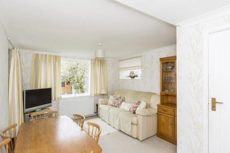 Snug/Dining Room