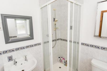 En-Suite (Photo Two)