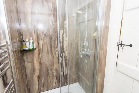 En-Suite (Photo Two)