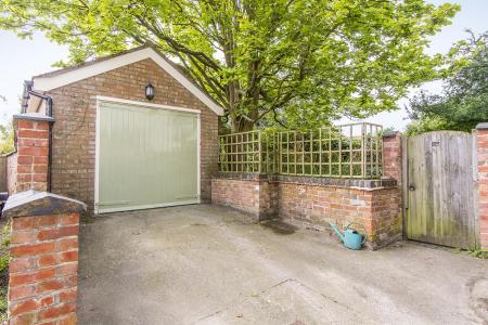 Garage & Parking