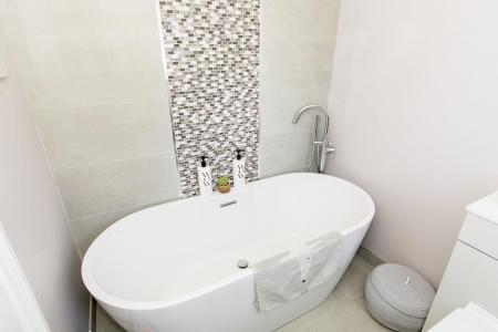En-Suite (Photo Two)