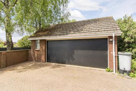 Garage & Parking