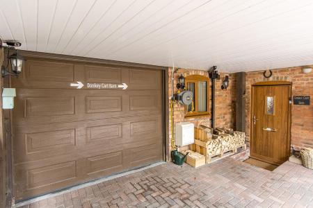 Garage & Parking