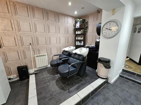 Salon Area (Photo 2)