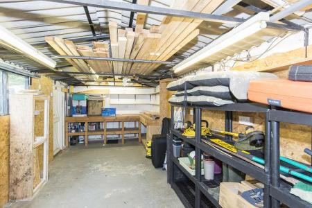 Garage/Workshop & Carport