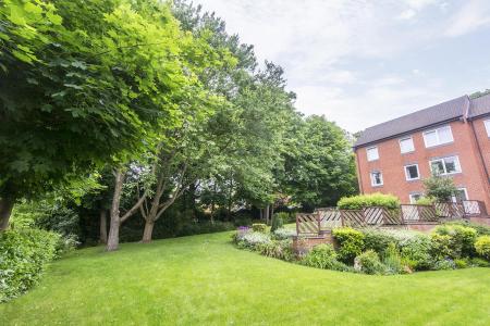 Communal Gardens & Parking