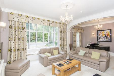 Lounge (Main House)