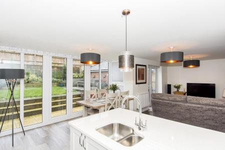 Open Plan Kitchen & Family Room