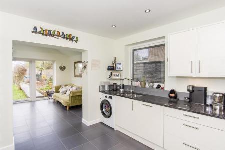 Kitchen (Photo 2)