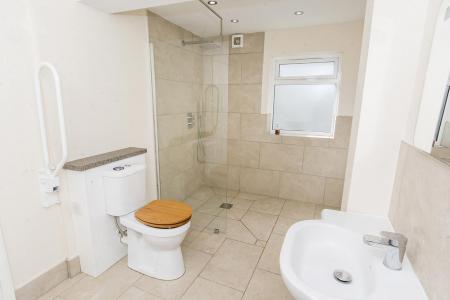 Jack & Jill En-Suite Wet Room