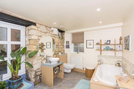 Master En-Suite Bathroom