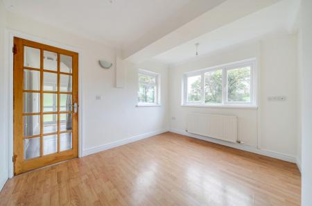 1366001-5-68f6152...