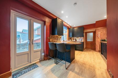 1385156-6-6938694...