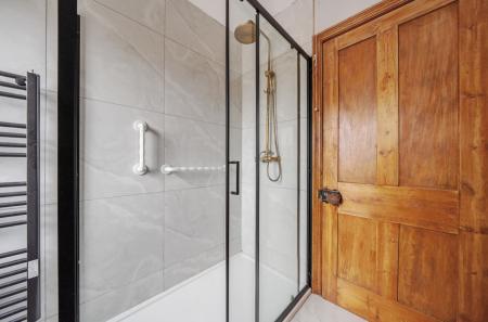 1385156-15-693869...