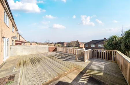 1431012-3-69b9263...