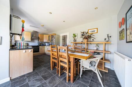 1452332-7-69f380b...