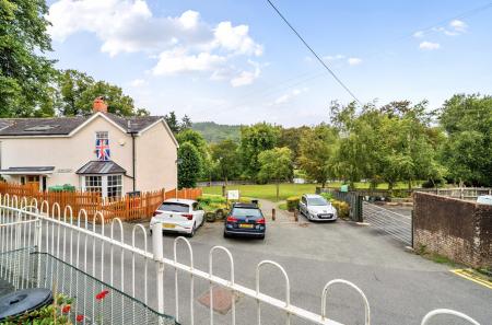 1335746-4-689e0ad...