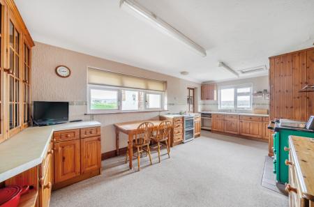 1343664-5-68b0697...