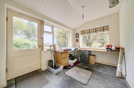 1362744-4-68ee922...