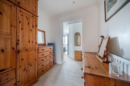 1386407-7-6932bac...