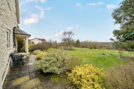 1409981-4-698b3a7...