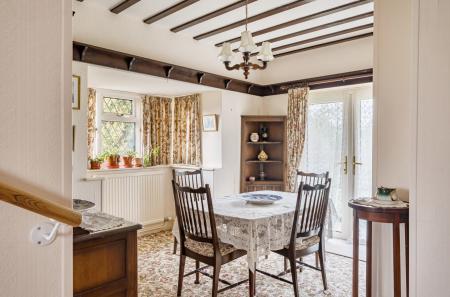 1409981-9-698b3c9...