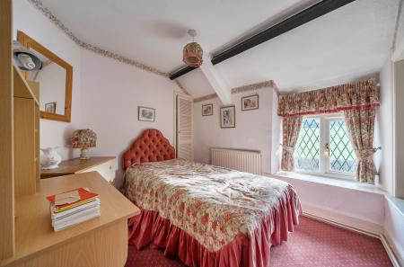 1409981-16-698b3f...