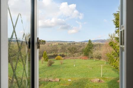 1409981-18-698b41...