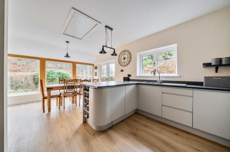 1384492-11-693c16...