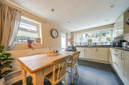 1386032-9-69386a3...