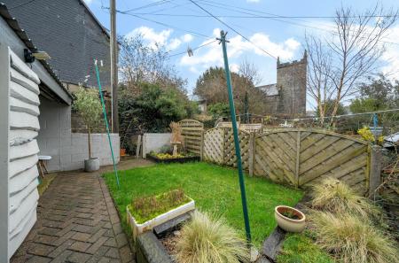 1386032-4-69386a2...