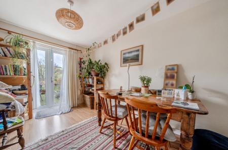 1411012-9-698a51c...