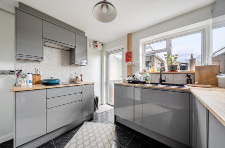 1411012-15-698a51...