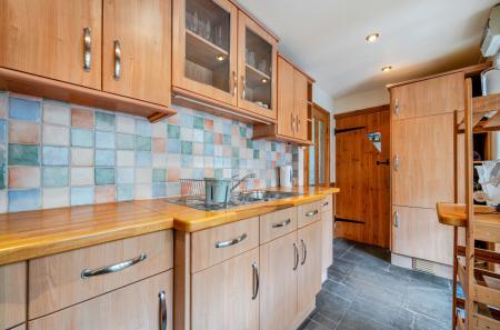 1404444-8-698a515...