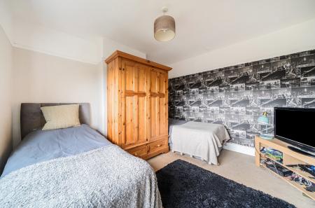 1344091-15-68b04d...