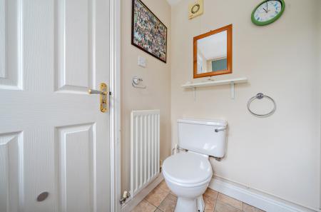 1350738-4-68c2bca...