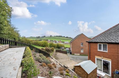 1365929-5-68efcca...