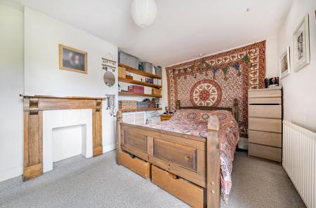 1370330-12-68f7e3...