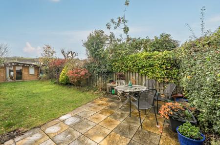 1370330-4-68f77c6...