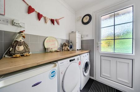 1369164-4-68f7e3c...