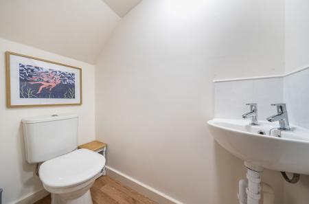 1371216-9-68ff995...