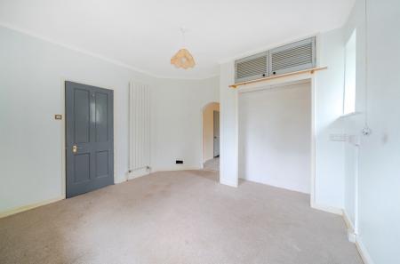 1371349-7-68ff8f1...